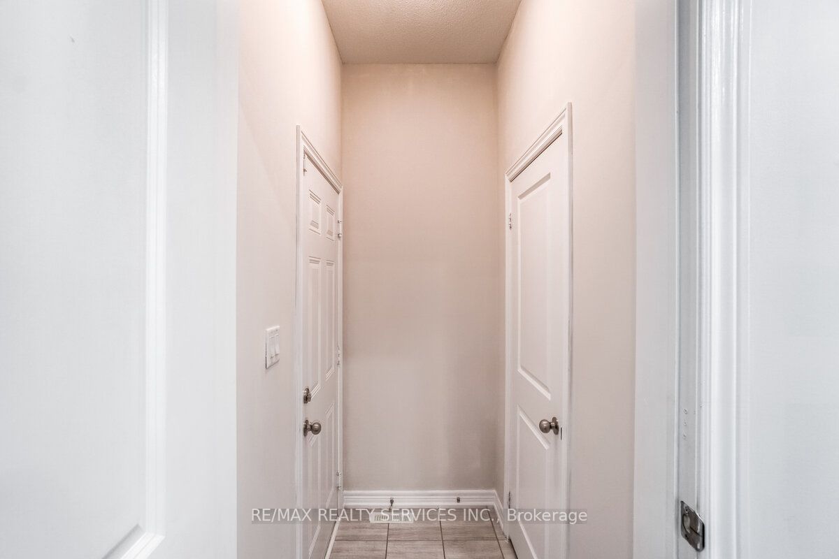 19 Angelfish Rd N