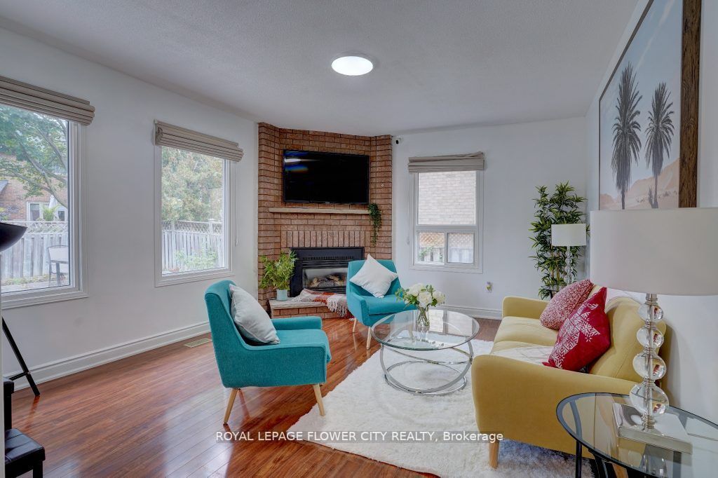 34 Bristol Ave S