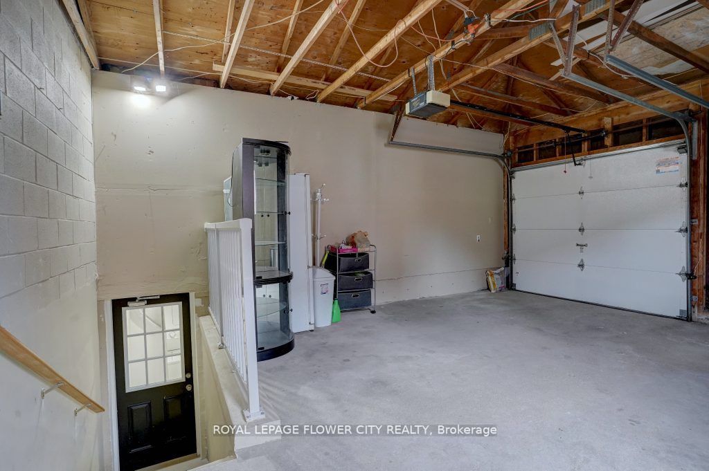 34 Bristol Ave S