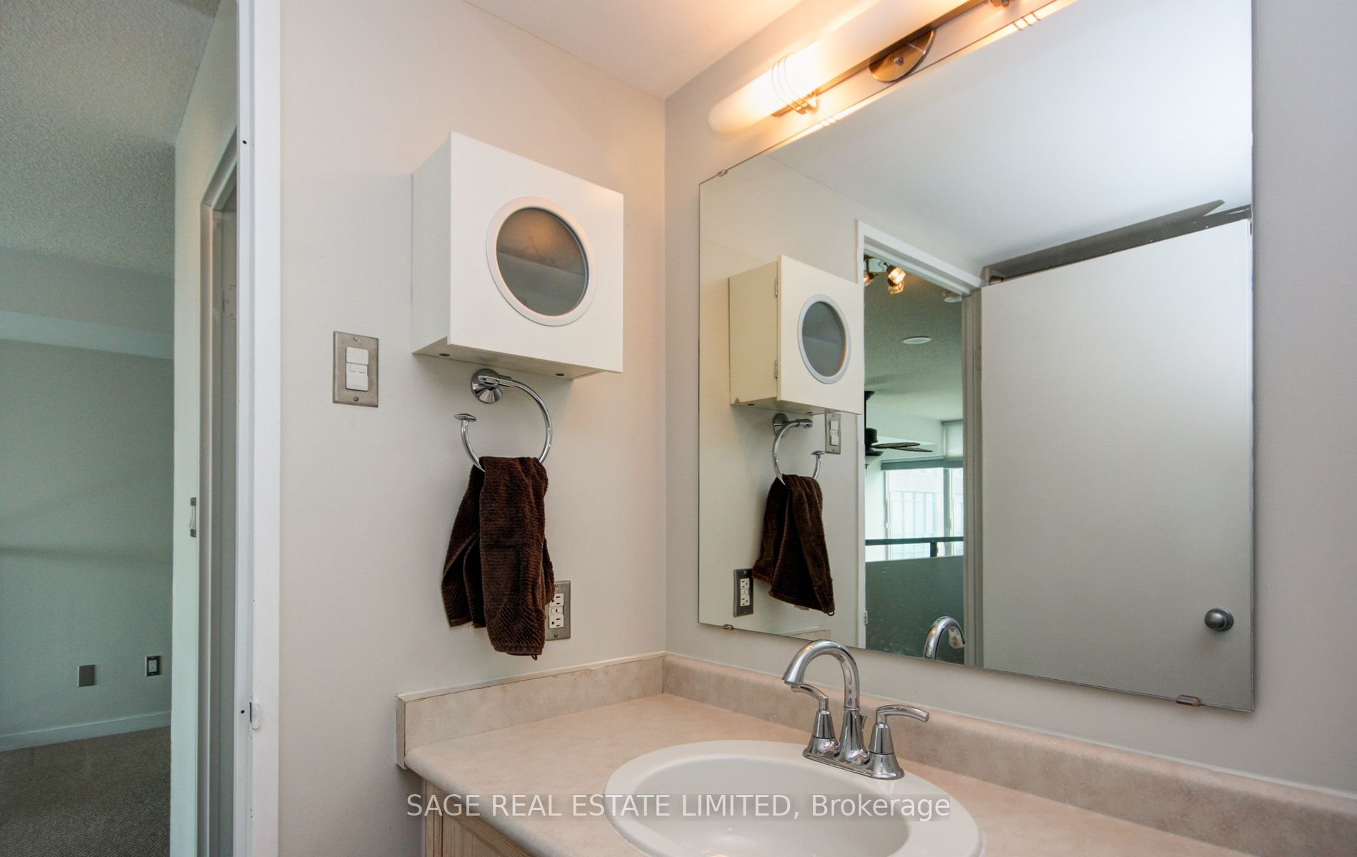 250 Manitoba St, #736