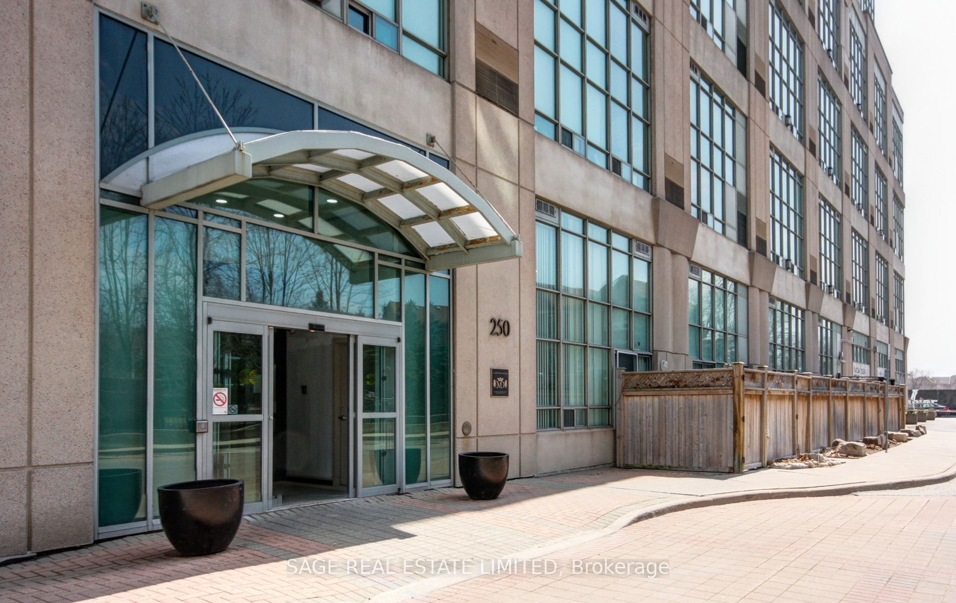 250 Manitoba St, #736