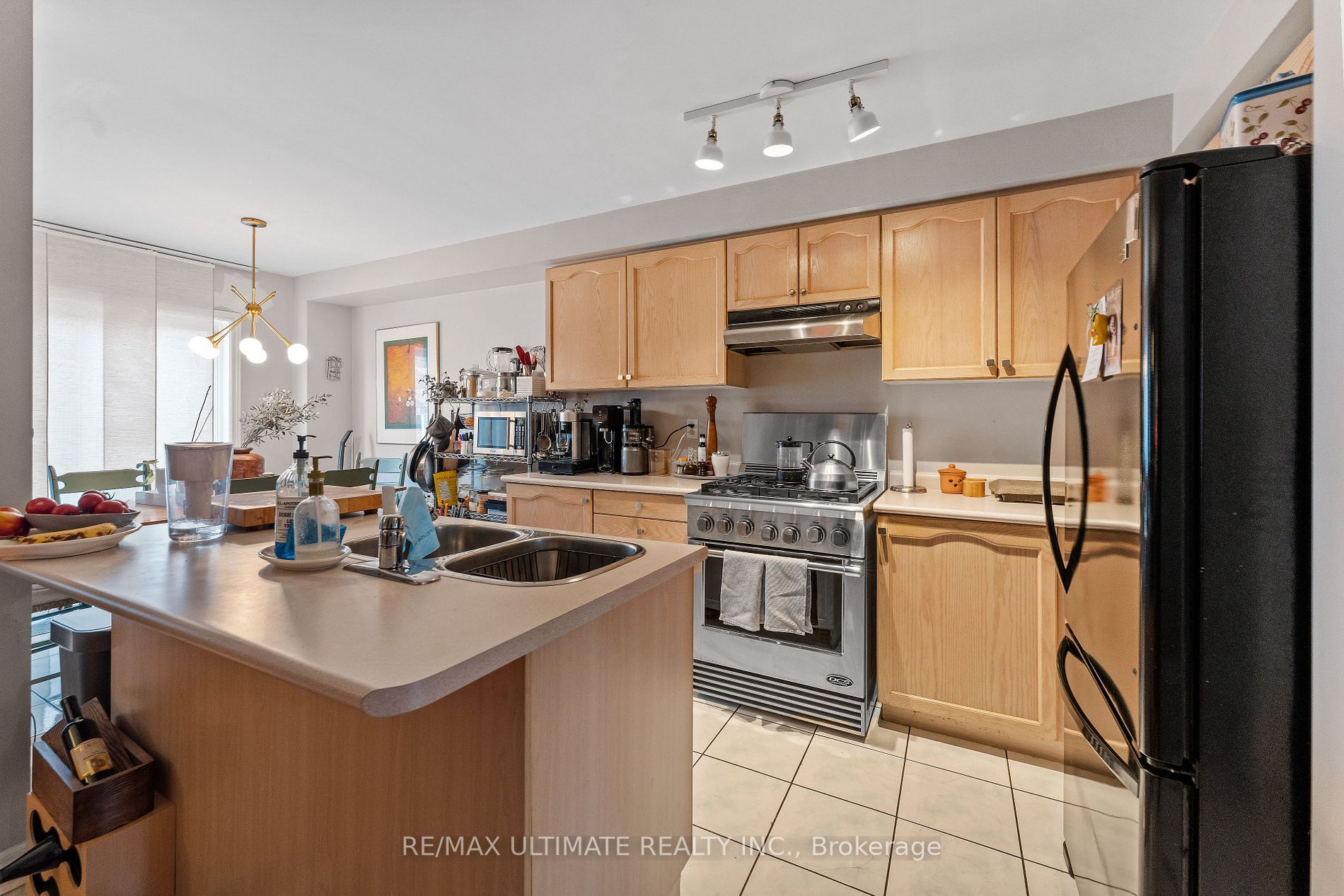 4885 James Austin Dr