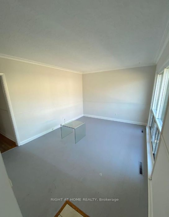 224 Felan Ave W