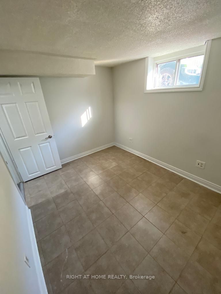224 Felan Ave W