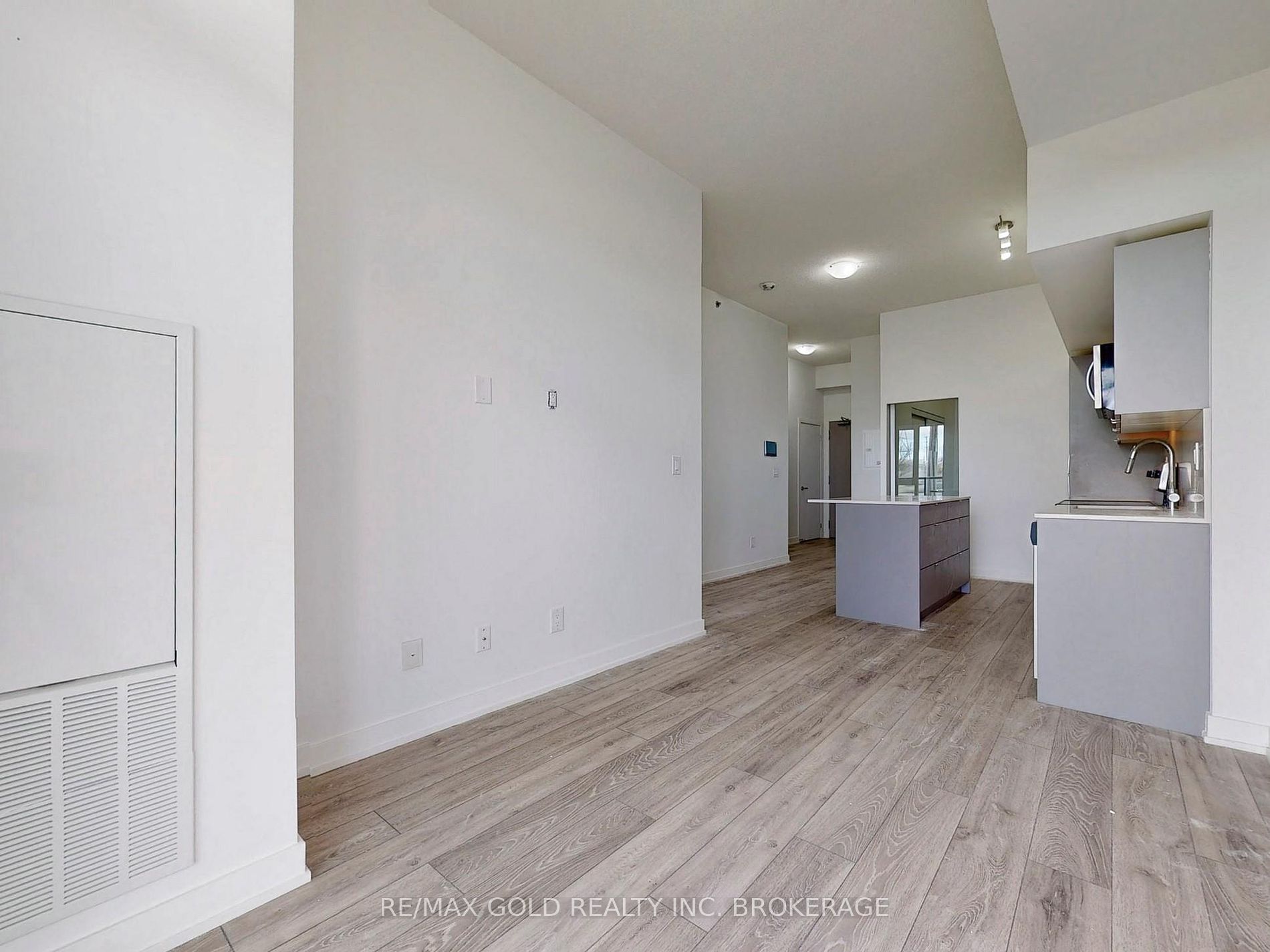 3200 Dakota Common, #B103