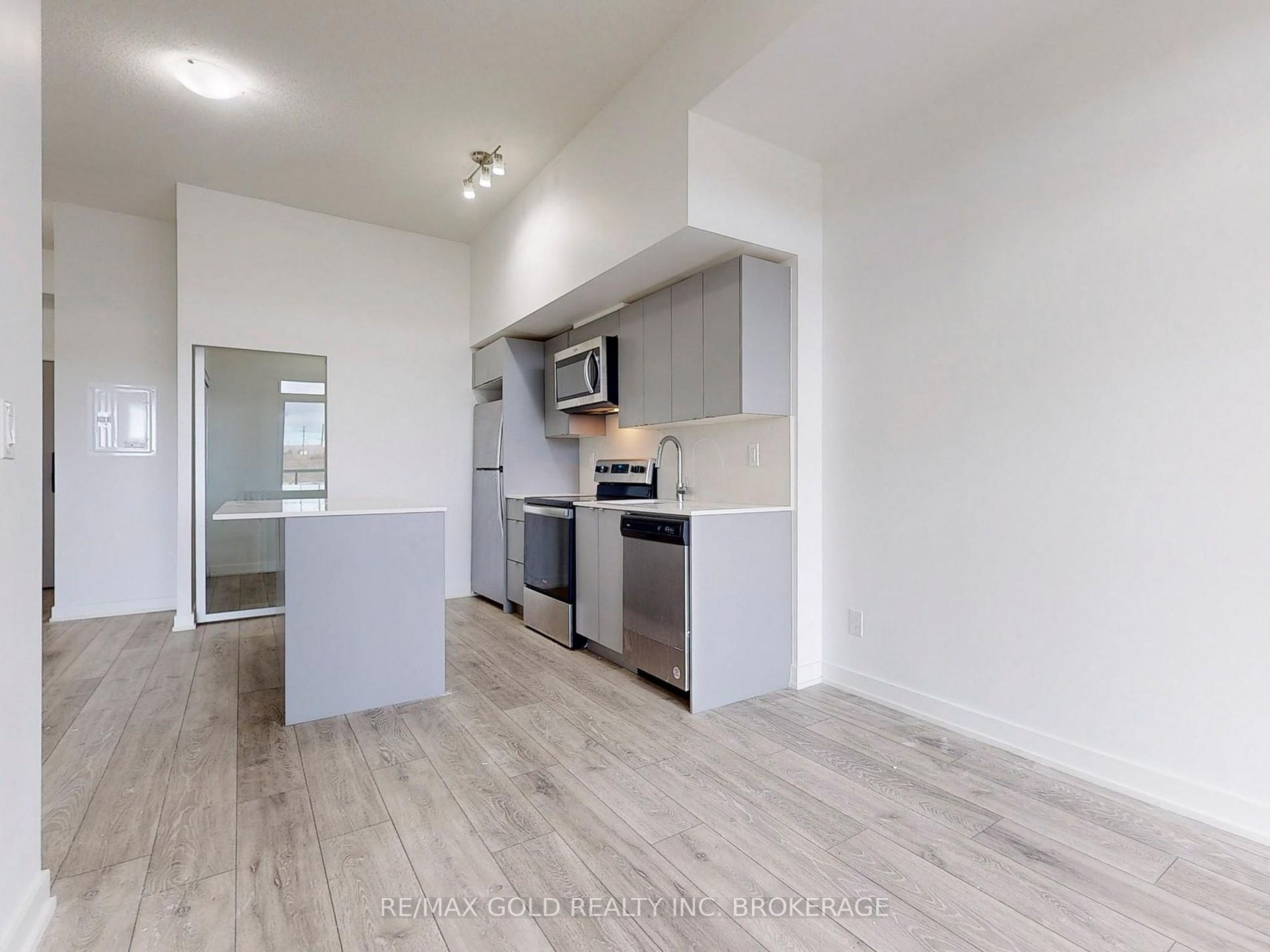 3200 Dakota Common, #B103