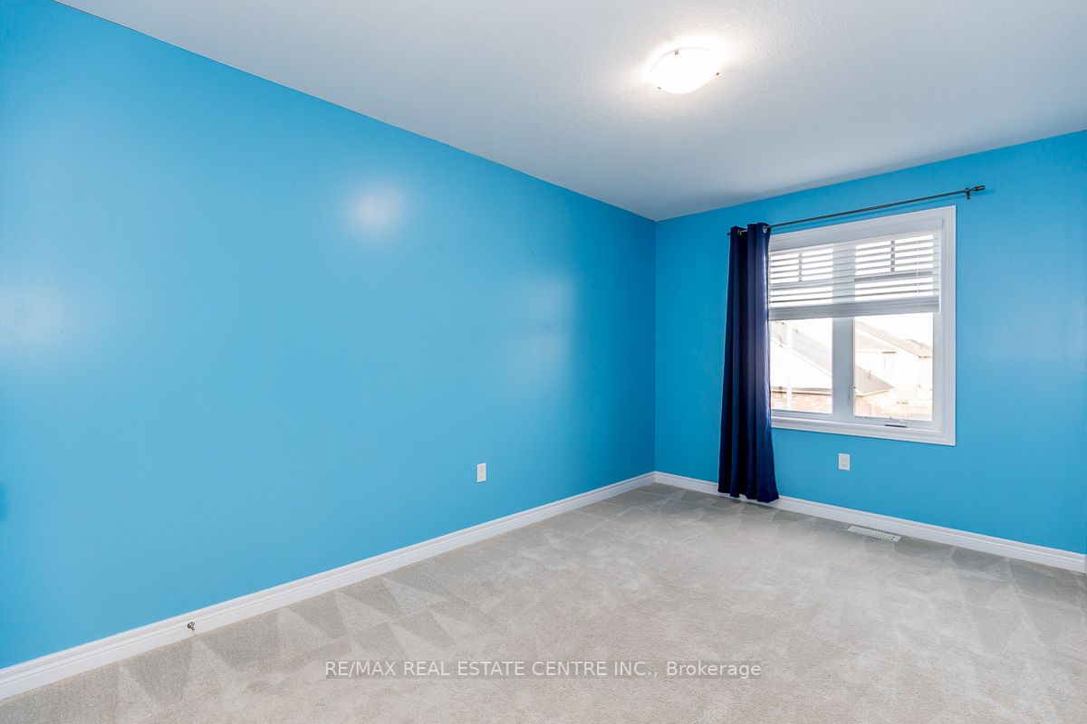 114 Parkinson Cres