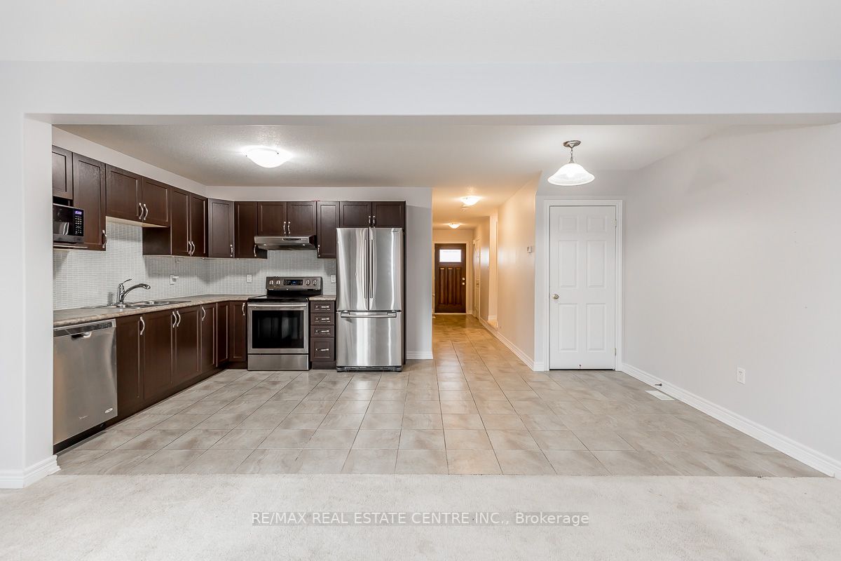 114 Parkinson Cres