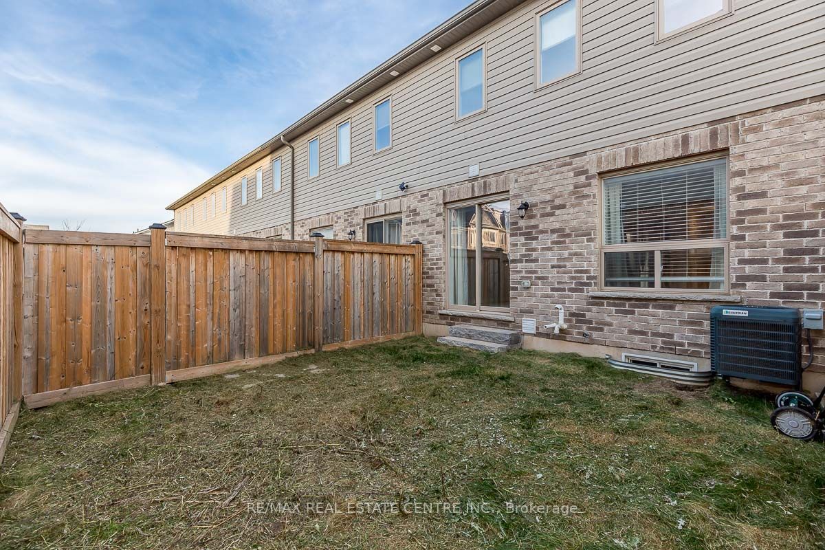 114 Parkinson Cres