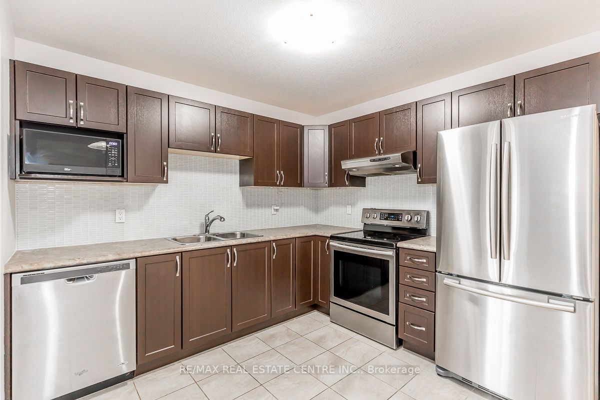 114 Parkinson Cres
