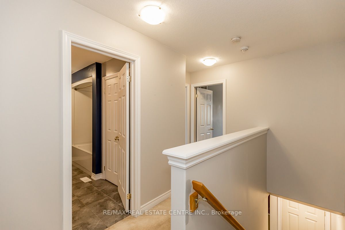 114 Parkinson Cres