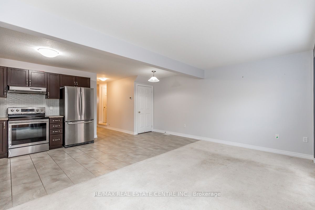 114 Parkinson Cres