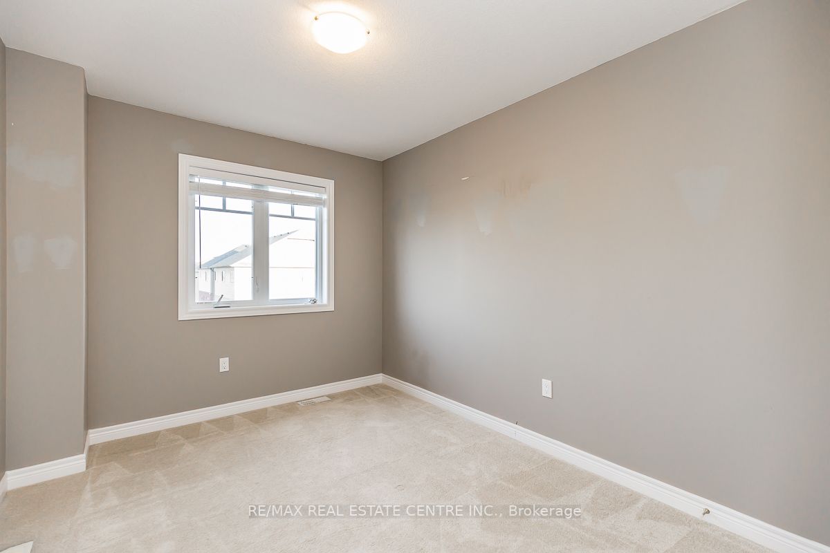 114 Parkinson Cres