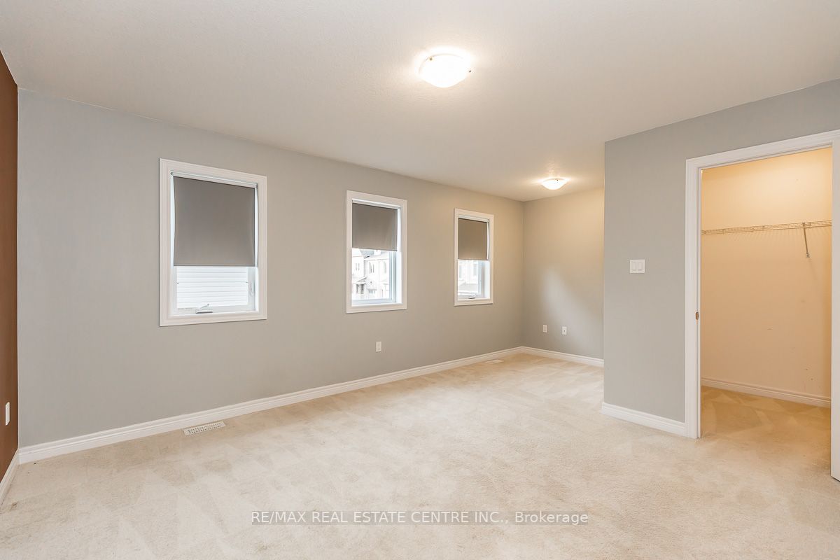 114 Parkinson Cres