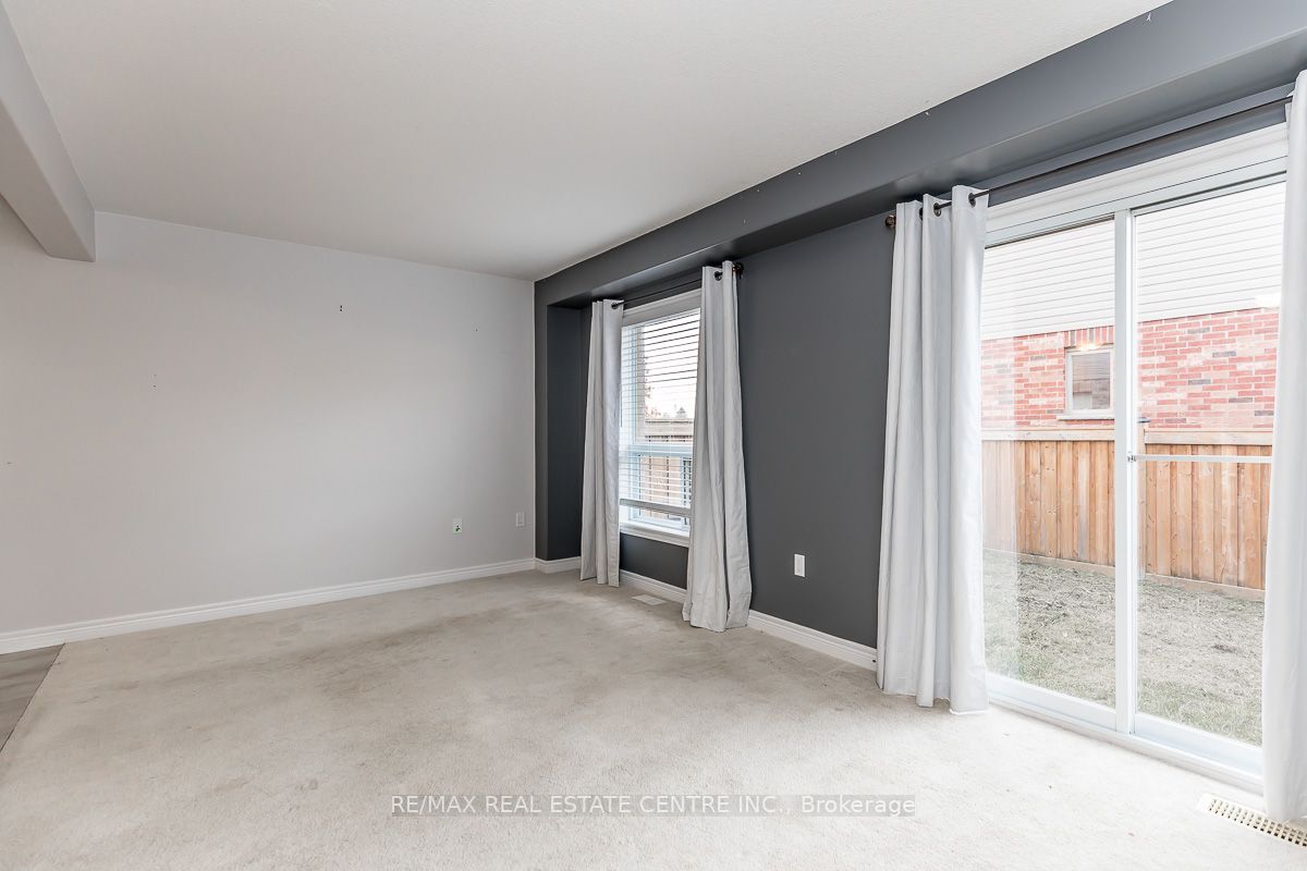 114 Parkinson Cres