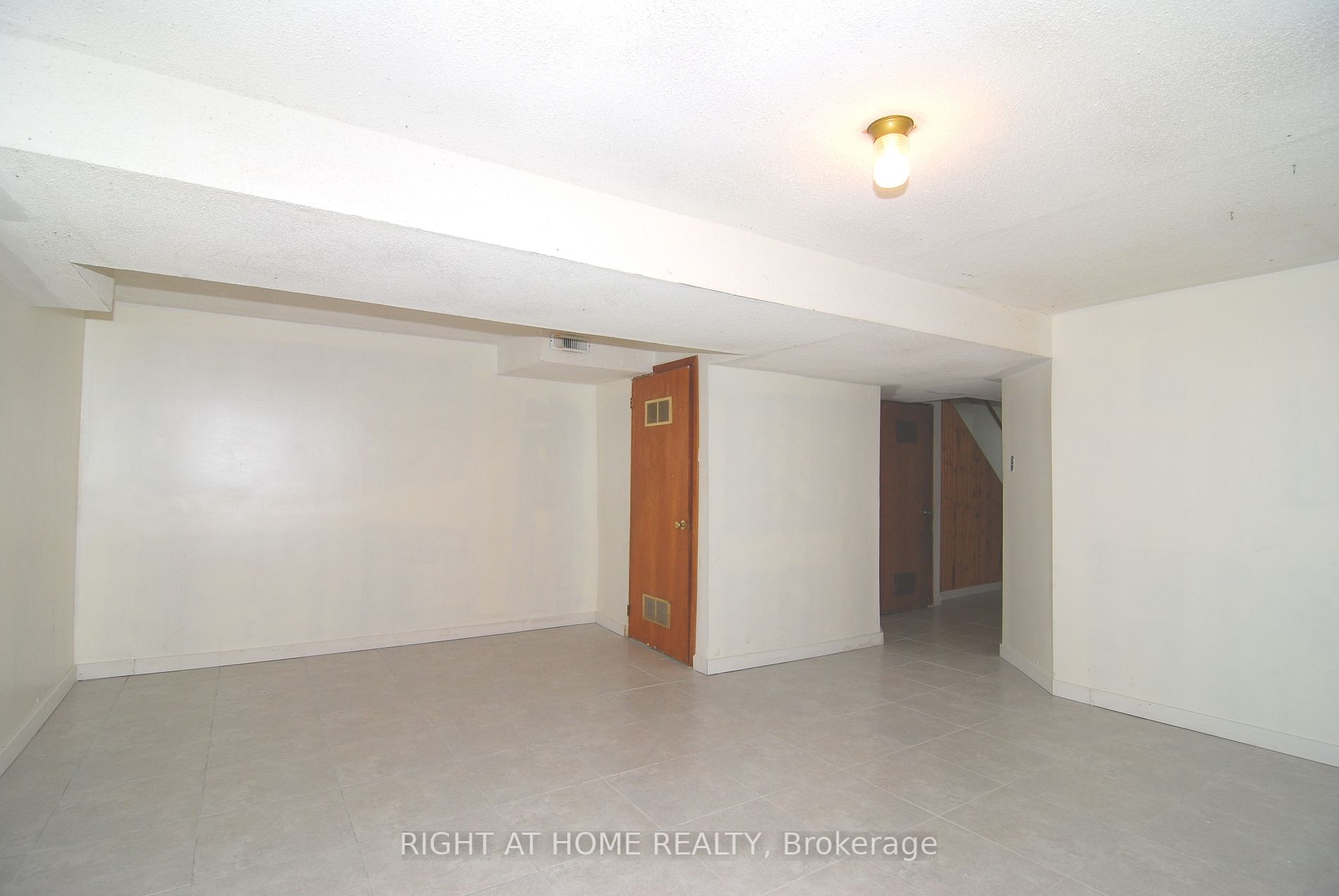 158 Toba Cres