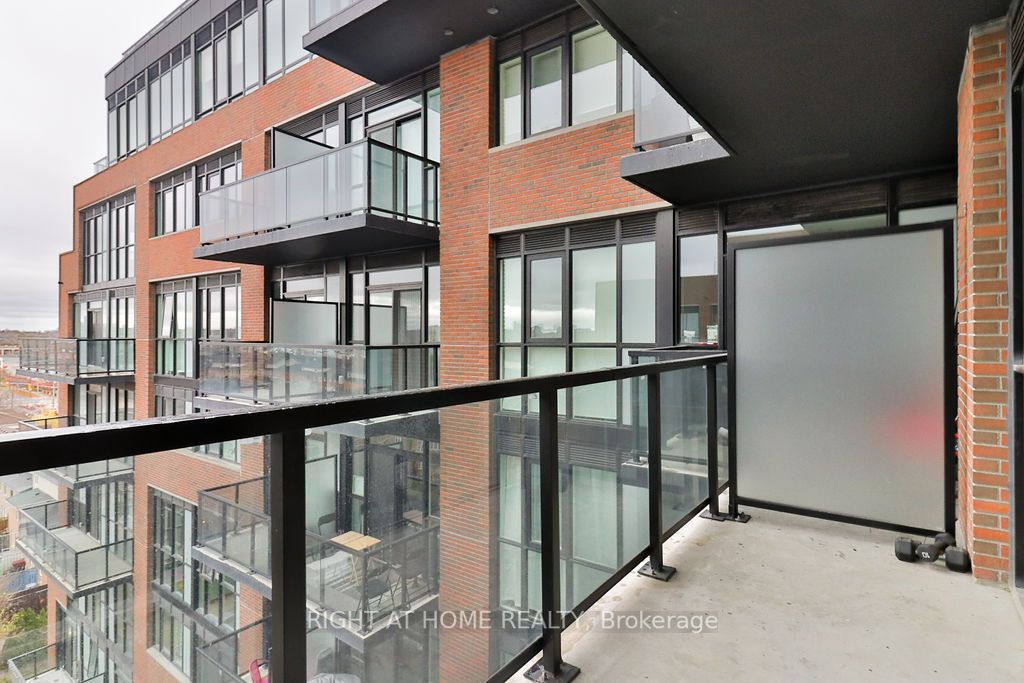 2300 St Clair Ave W, #813