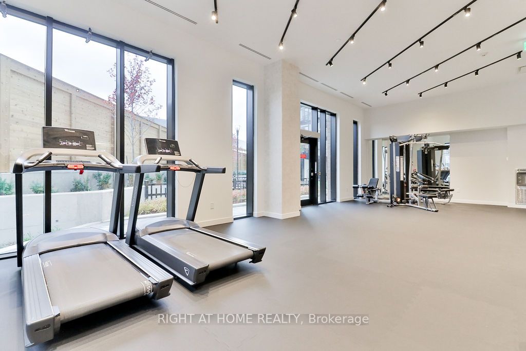 2300 St Clair Ave W, #813