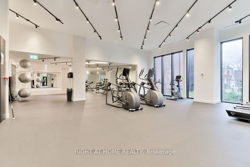 2300 St Clair Ave W, #813