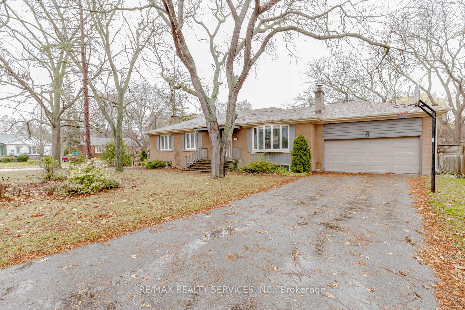 1259 Twin Oaks Dell Dr