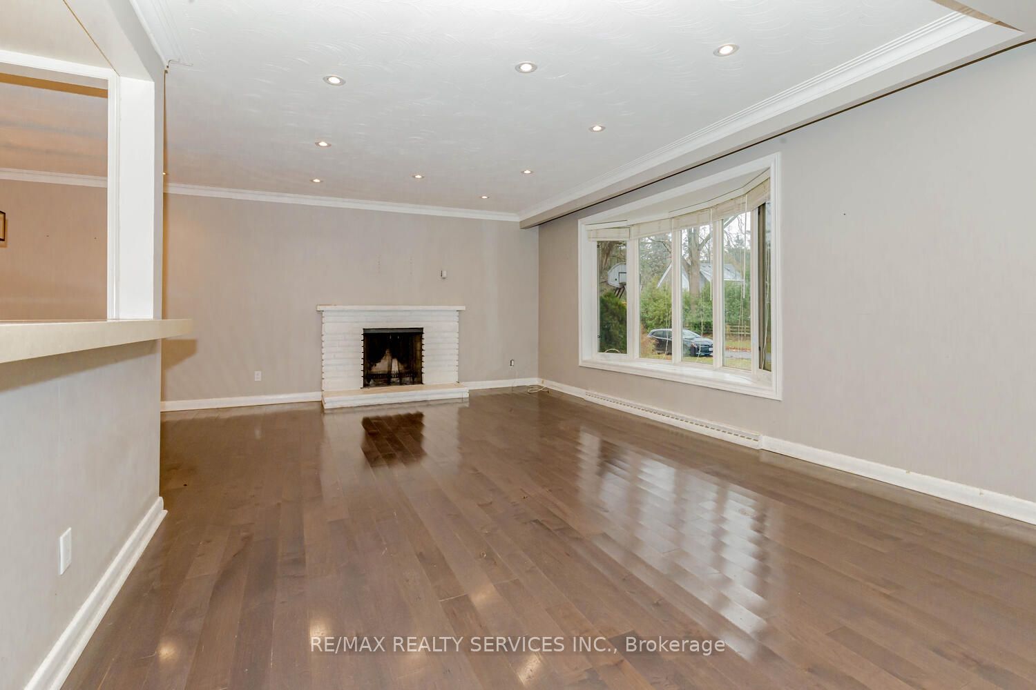1259 Twin Oaks Dell Dr