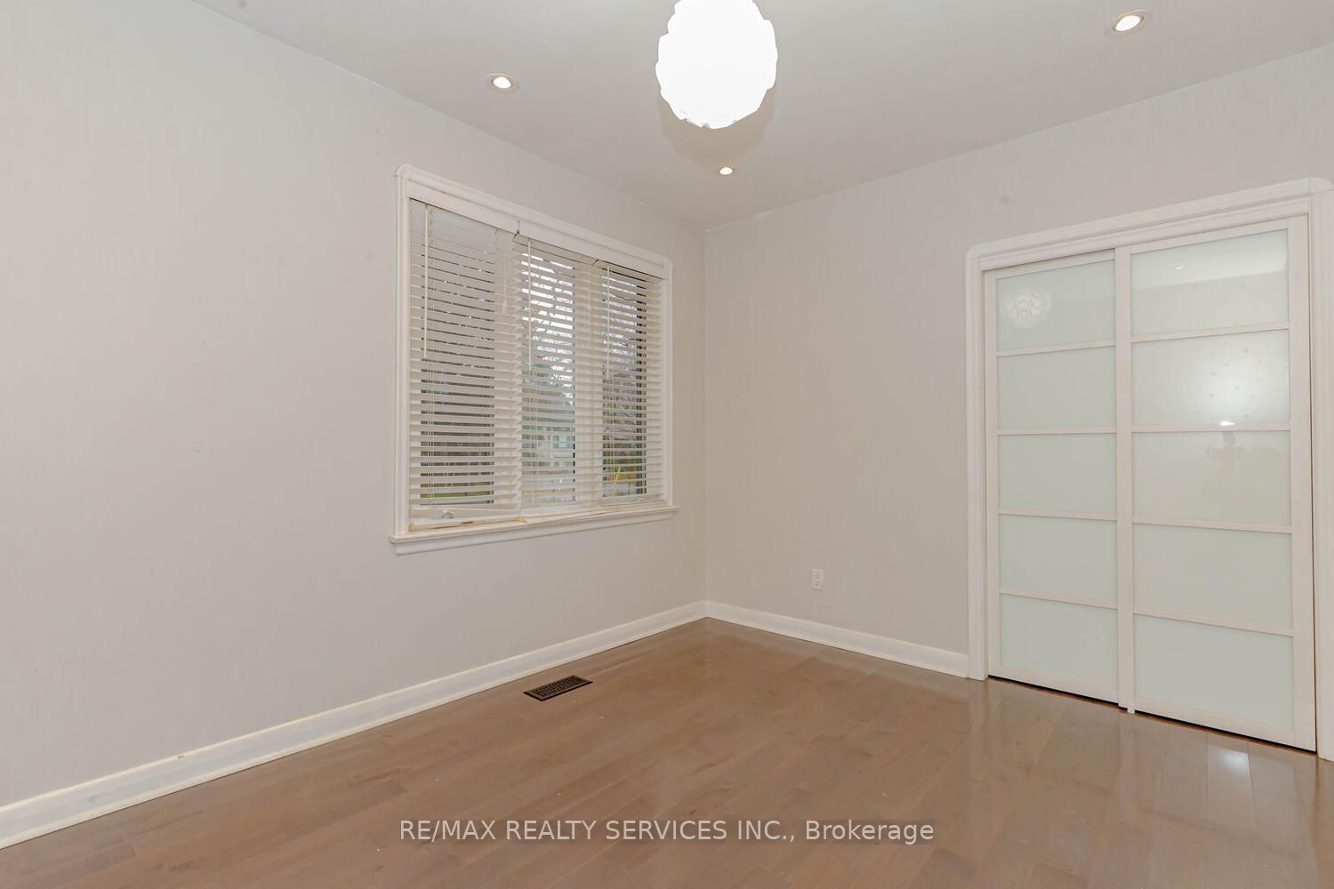 1259 Twin Oaks Dell Dr