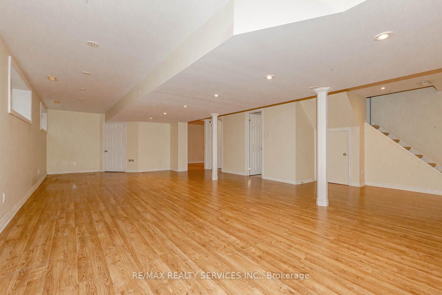 1259 Twin Oaks Dell Dr