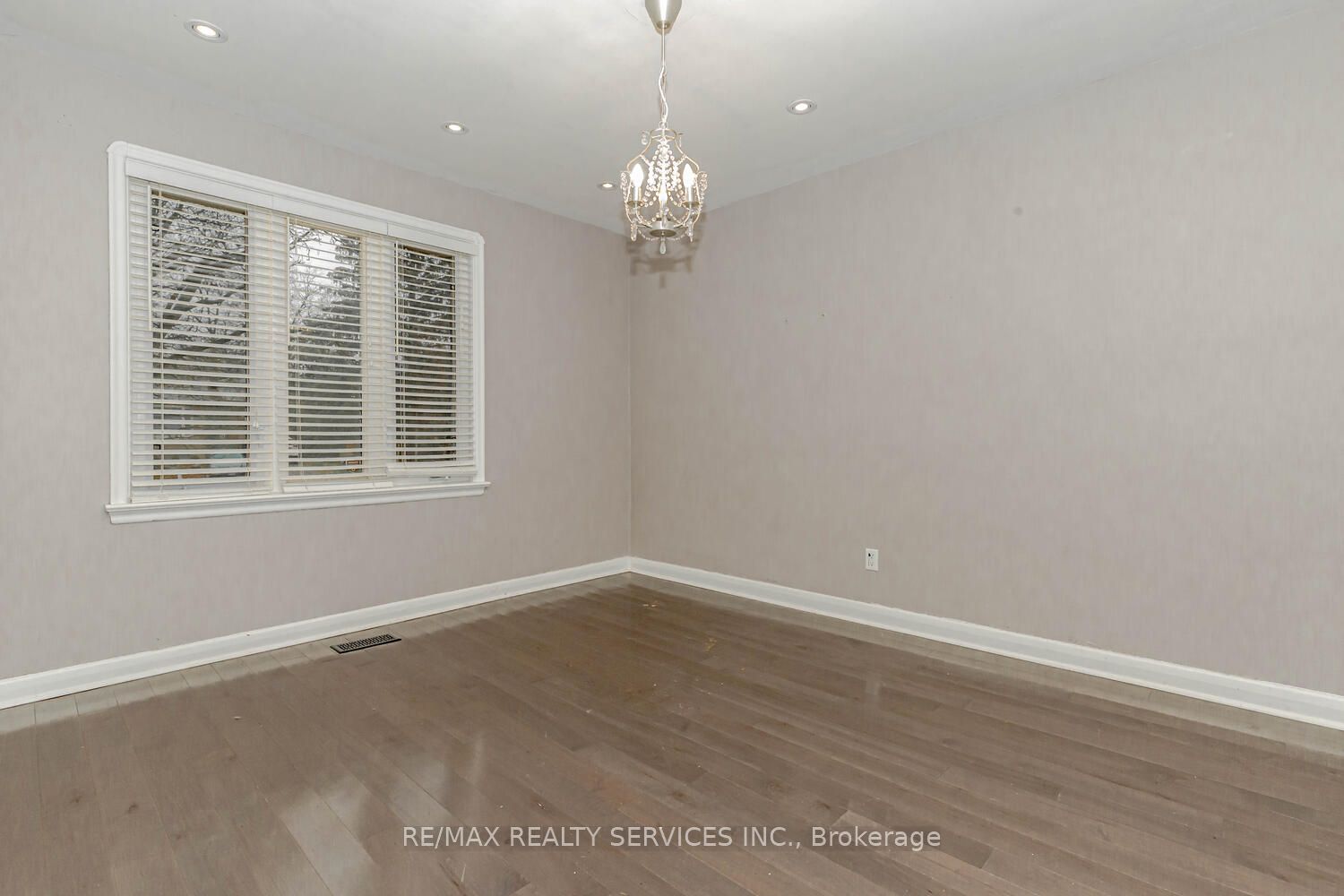 1259 Twin Oaks Dell Dr