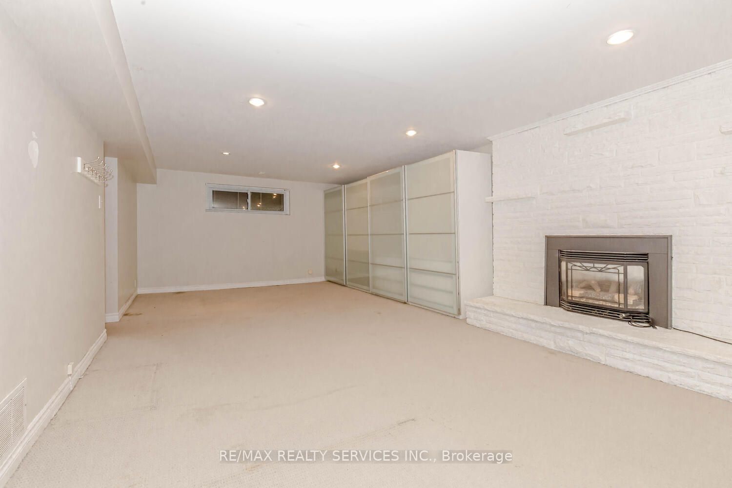 1259 Twin Oaks Dell Dr