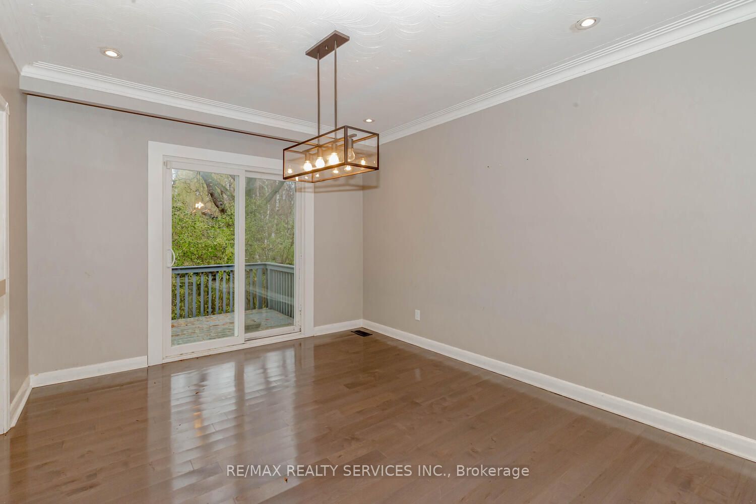 1259 Twin Oaks Dell Dr