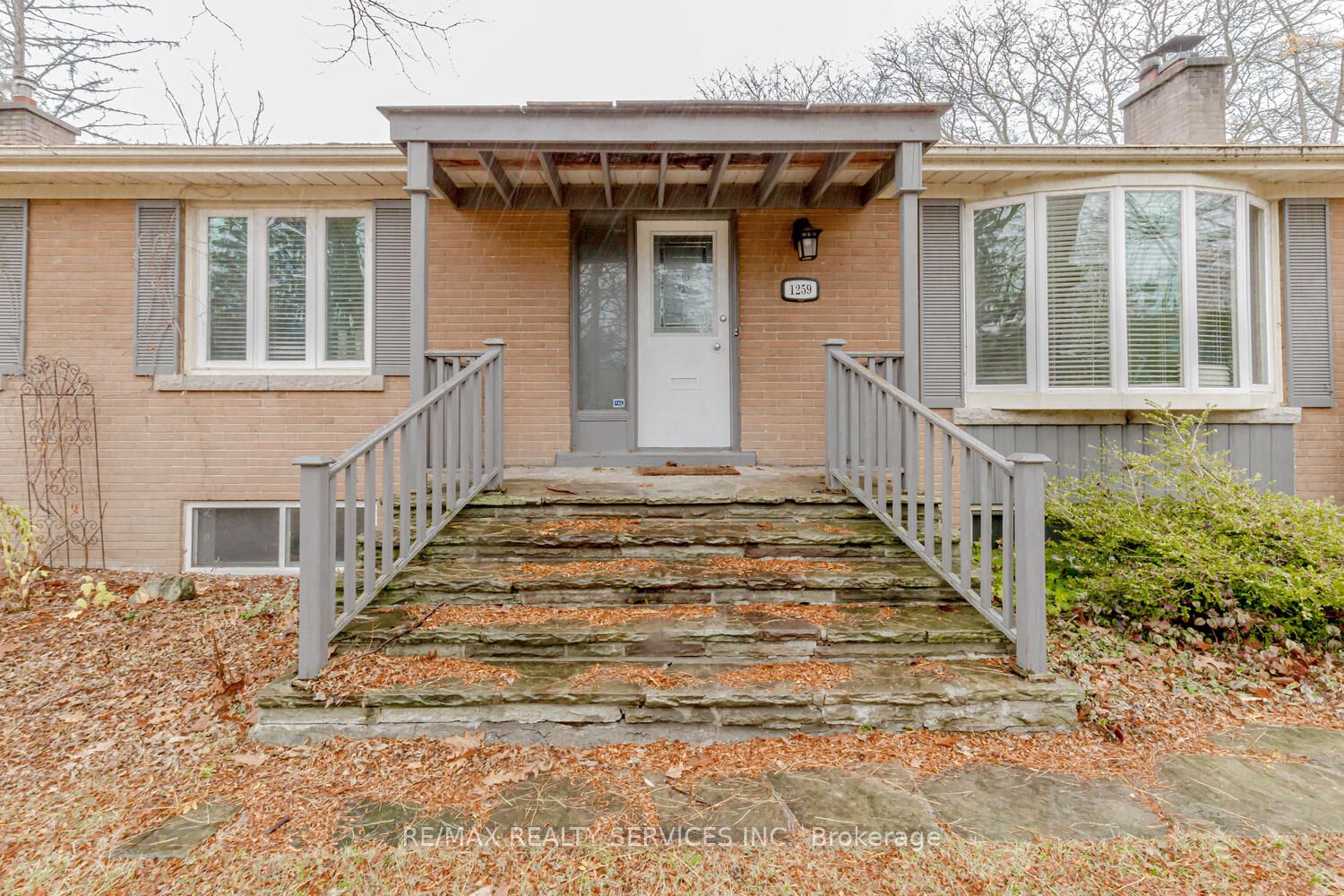 1259 Twin Oaks Dell Dr