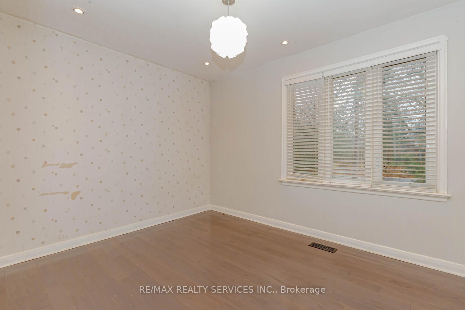1259 Twin Oaks Dell Dr