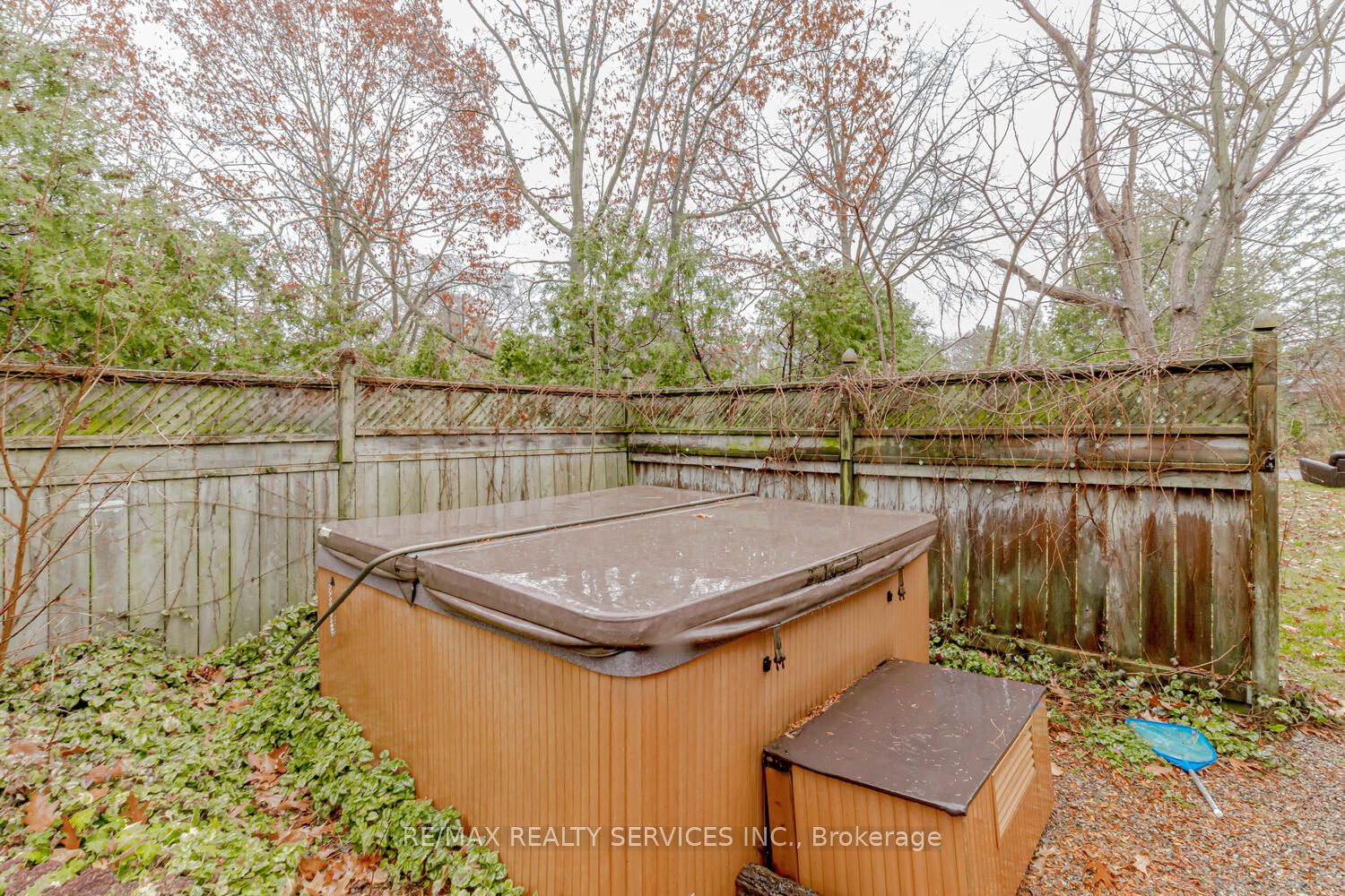 1259 Twin Oaks Dell Dr