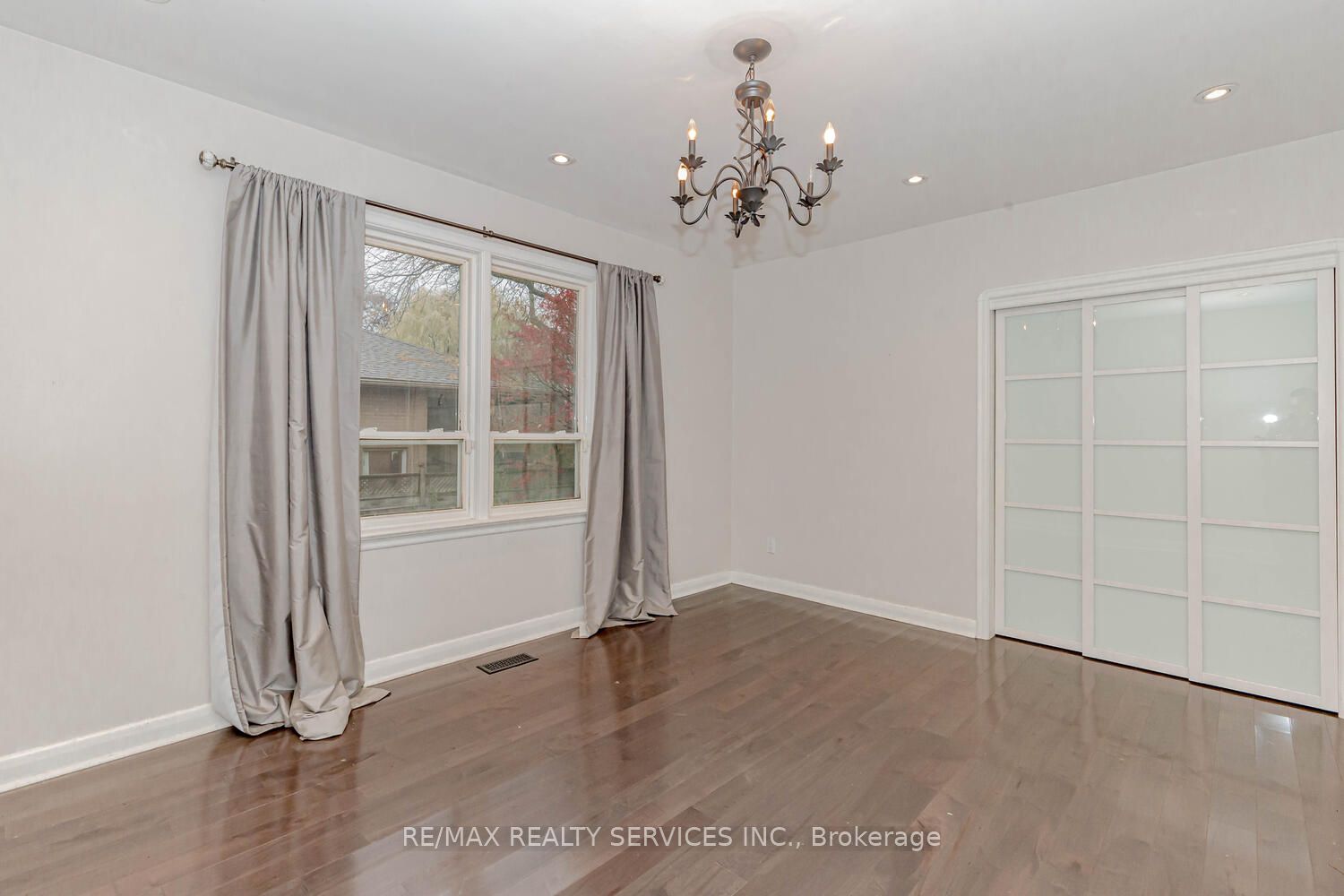 1259 Twin Oaks Dell Dr