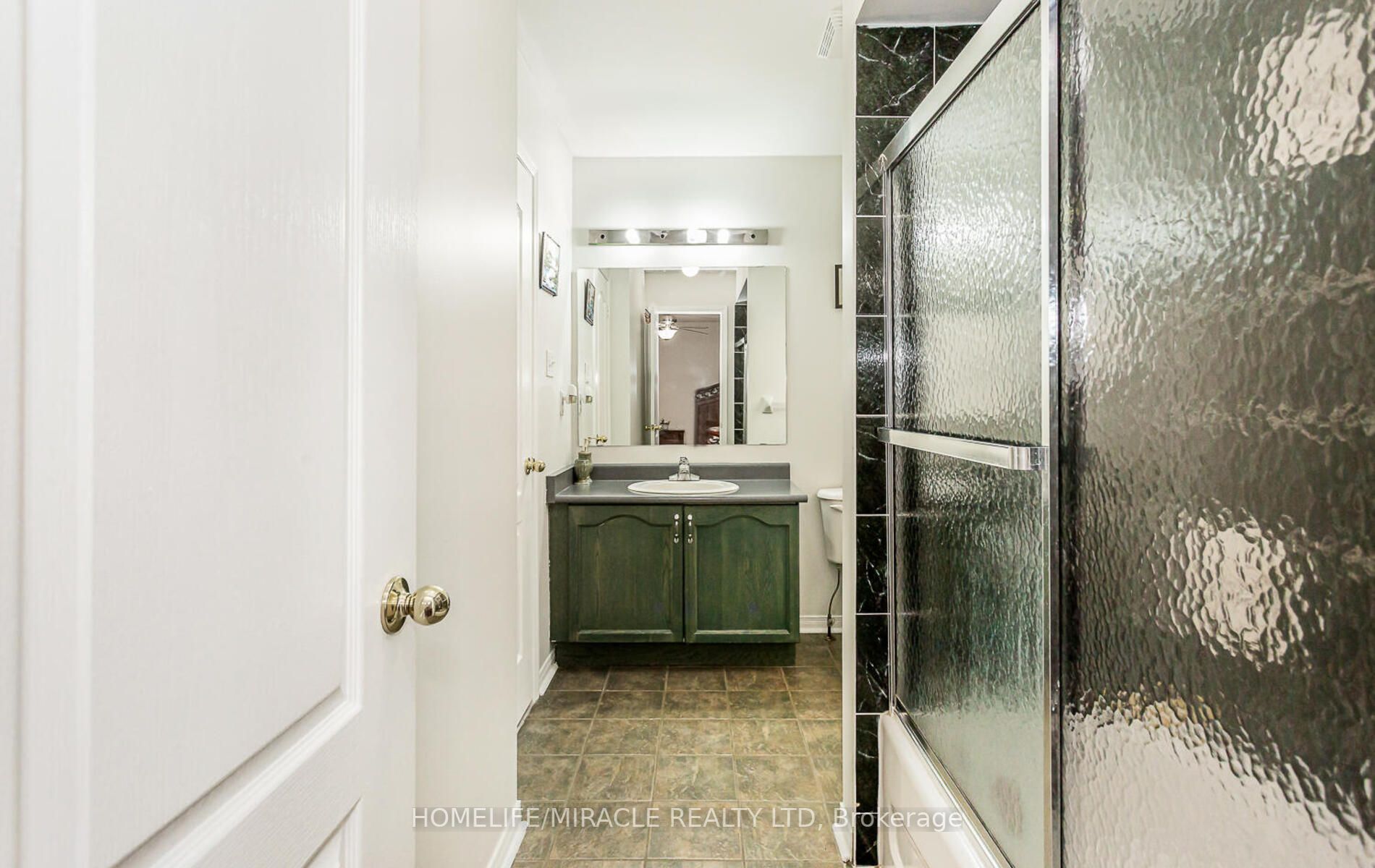 47 River Rock Cres
