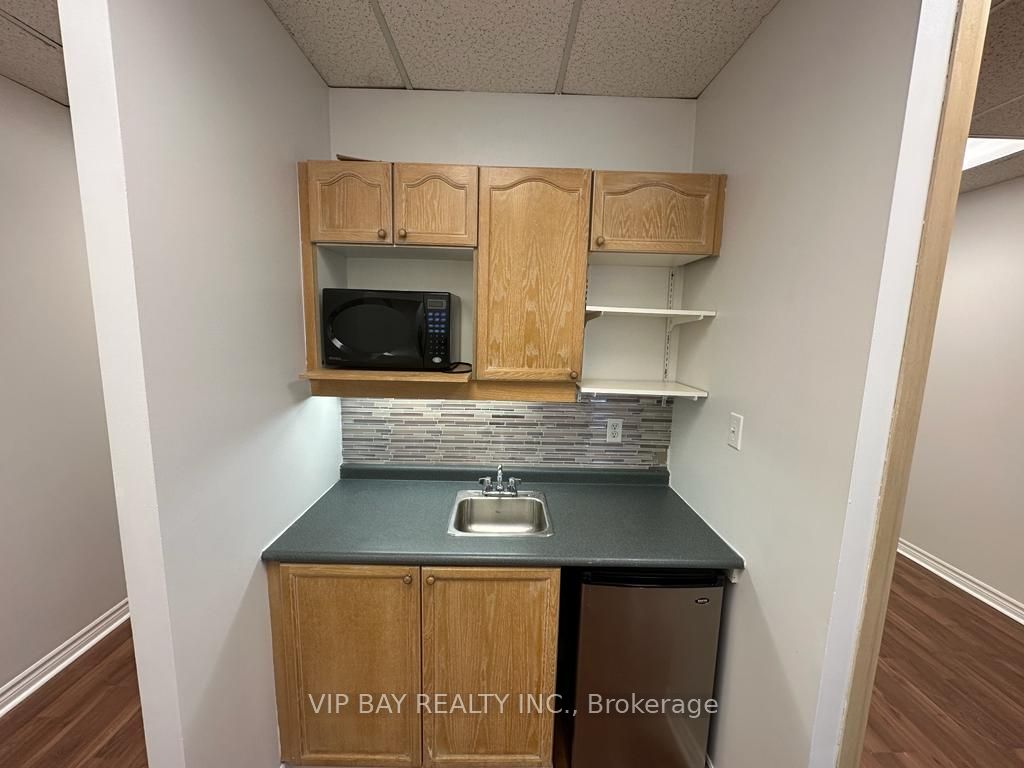 1280 Finch Ave W, #401