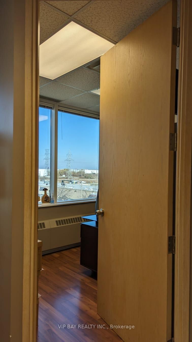 1280 Finch Ave W, #401