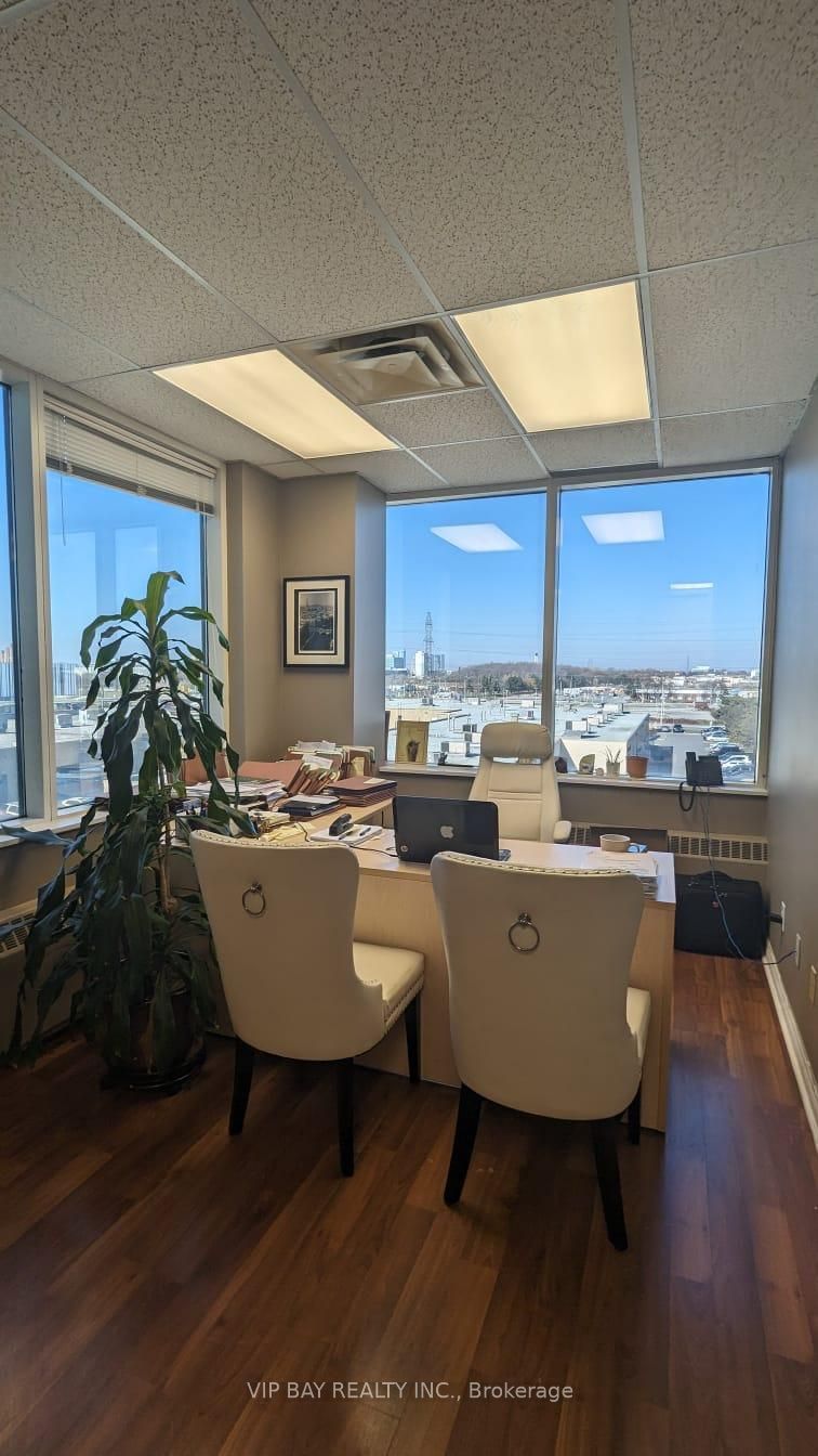 1280 Finch Ave W, #401