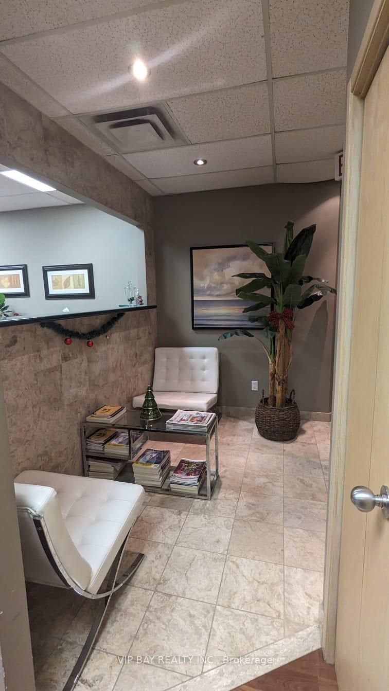 1280 Finch Ave W, #401