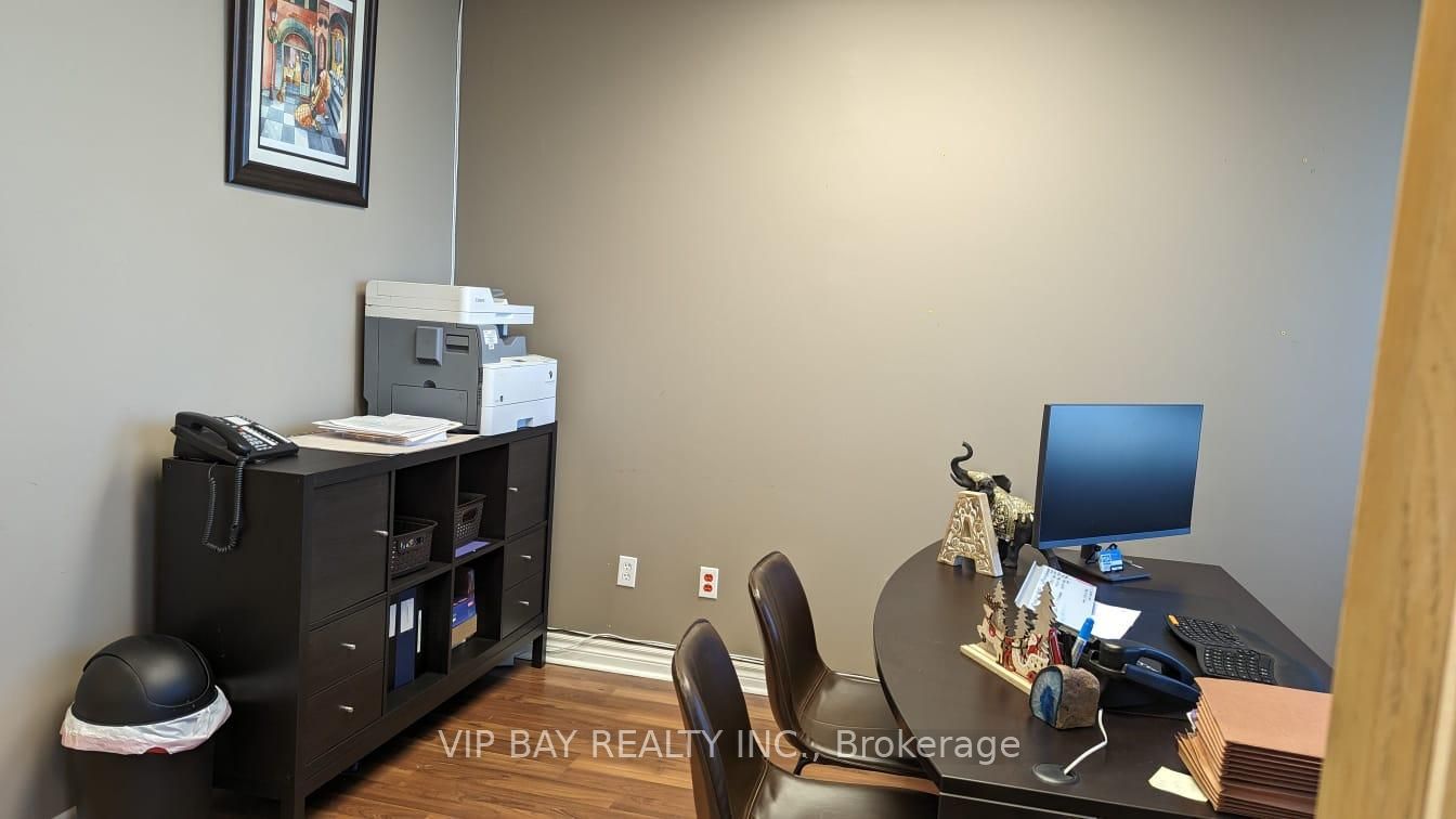 1280 Finch Ave W, #401
