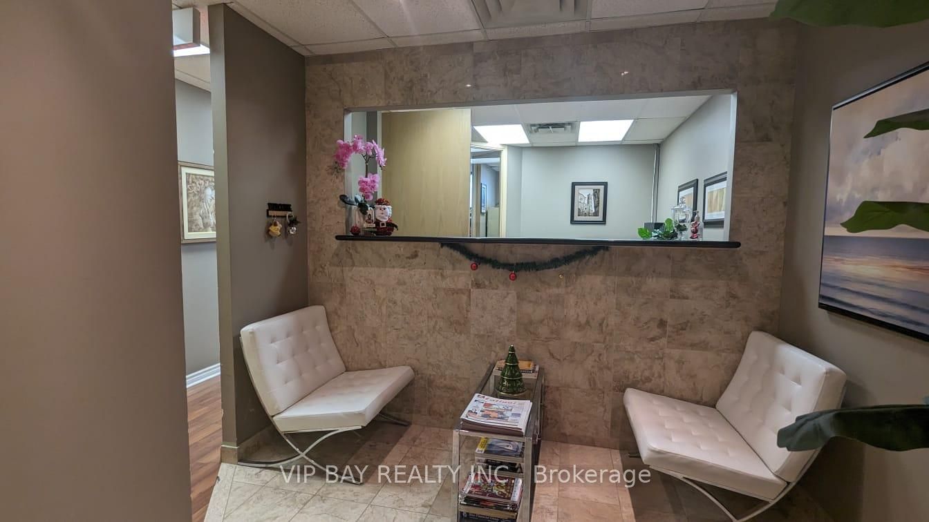1280 Finch Ave W, #401