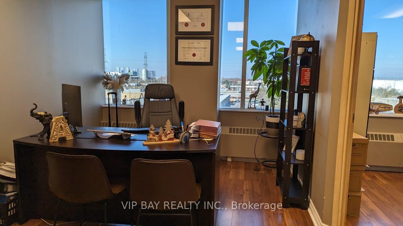 1280 Finch Ave W, #401