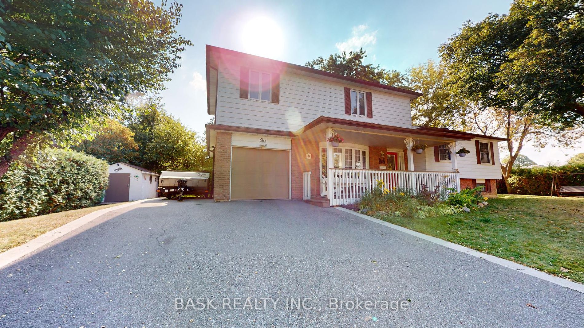 1 Geneva Cres