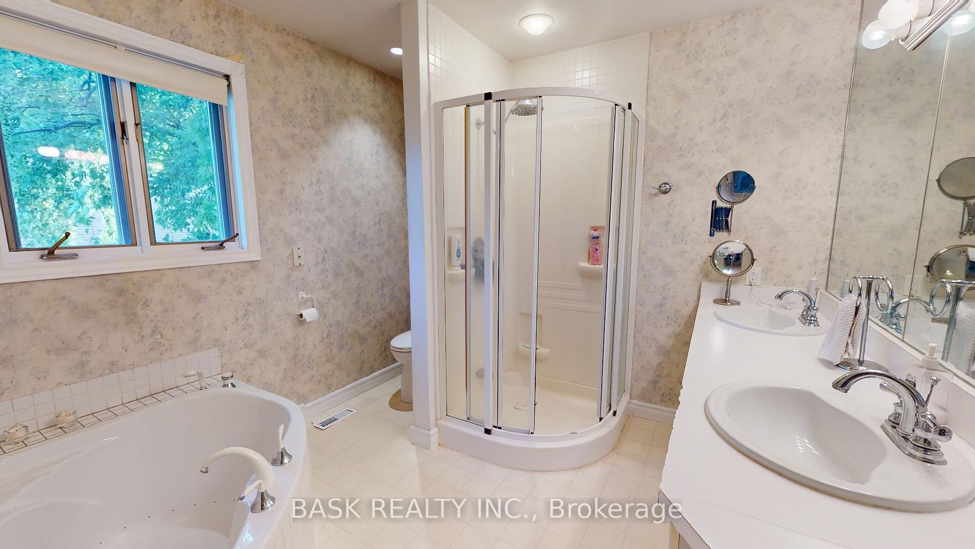 1 Geneva Cres