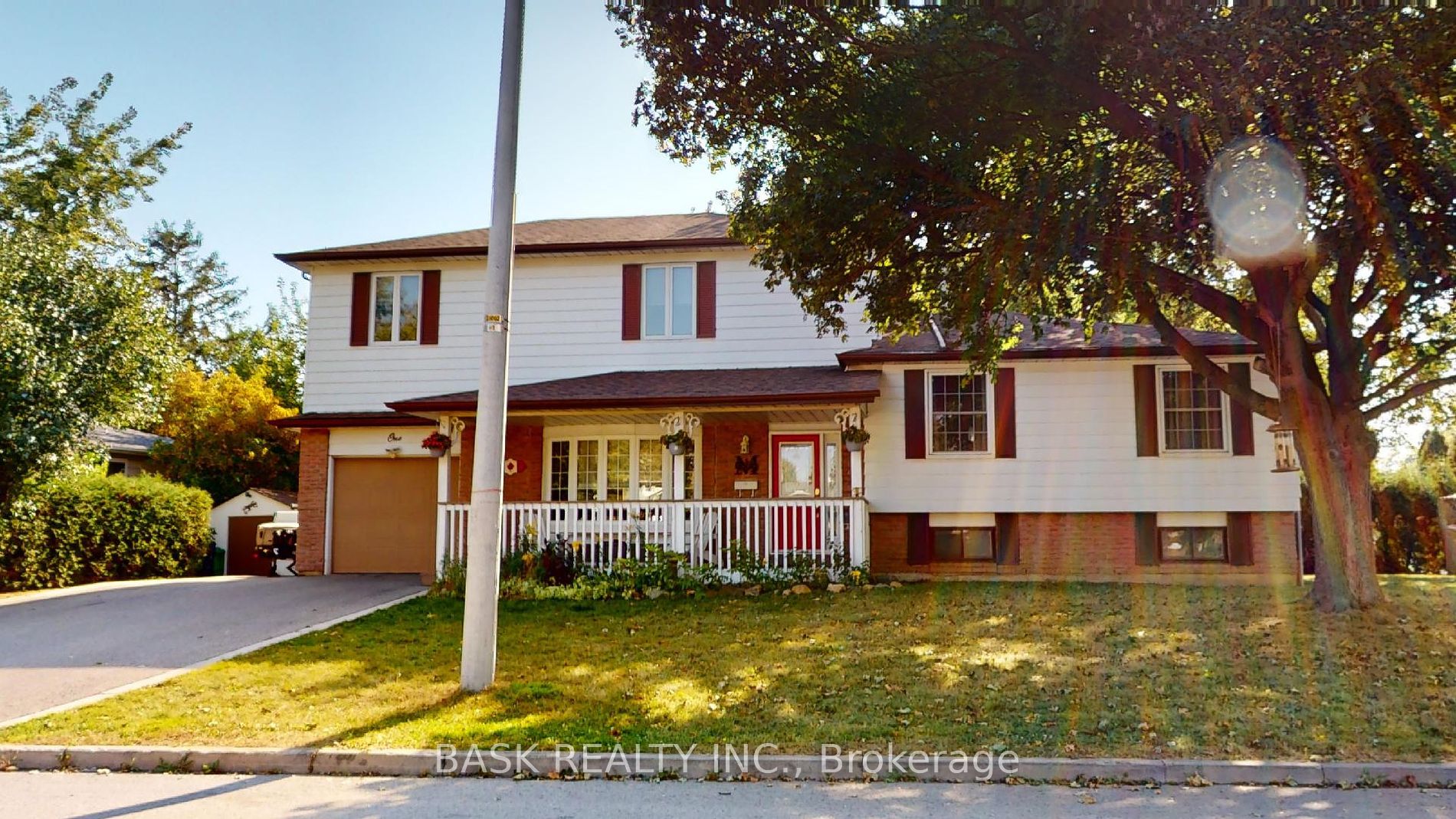 1 Geneva Cres