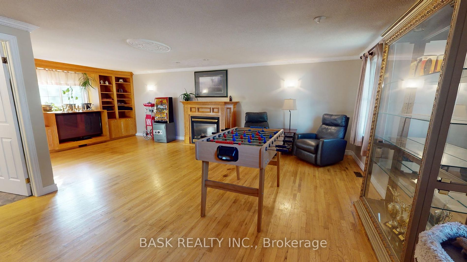 1 Geneva Cres