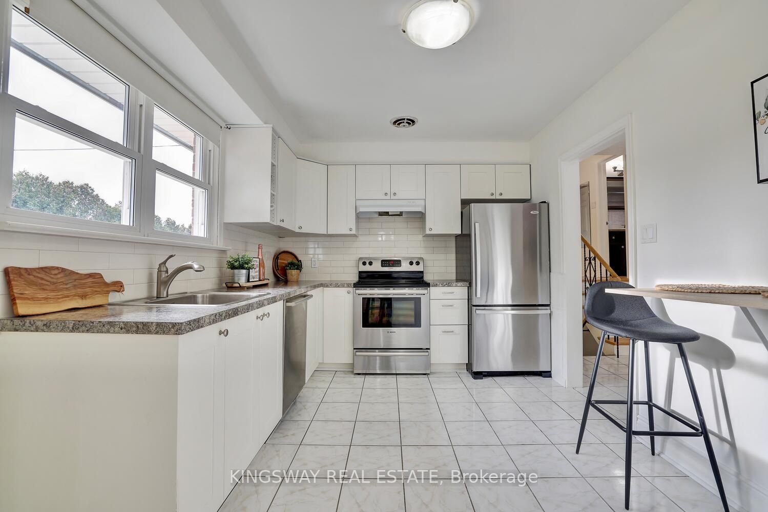 562 Arlington Blvd
