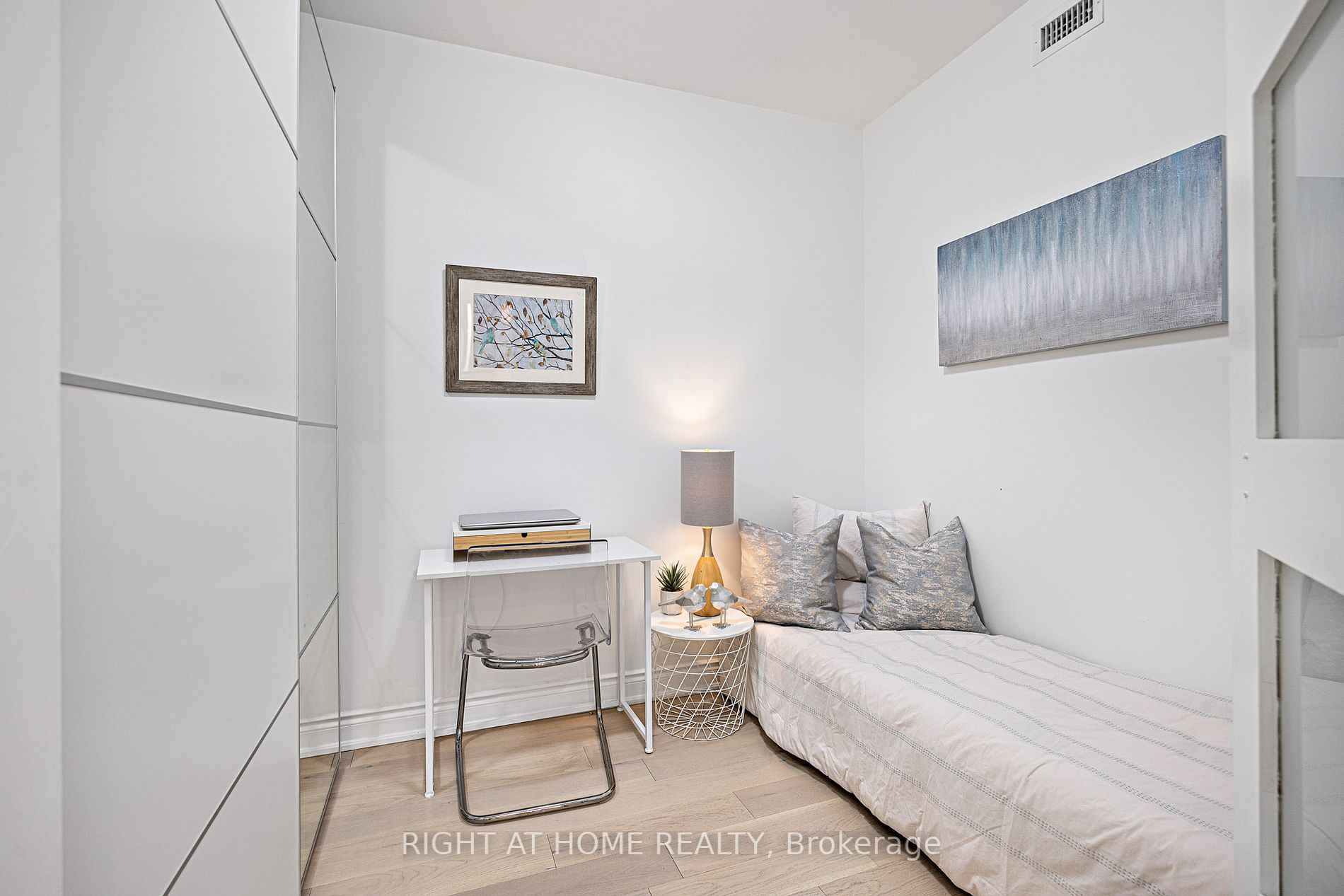 1135 Royal York Rd, #103