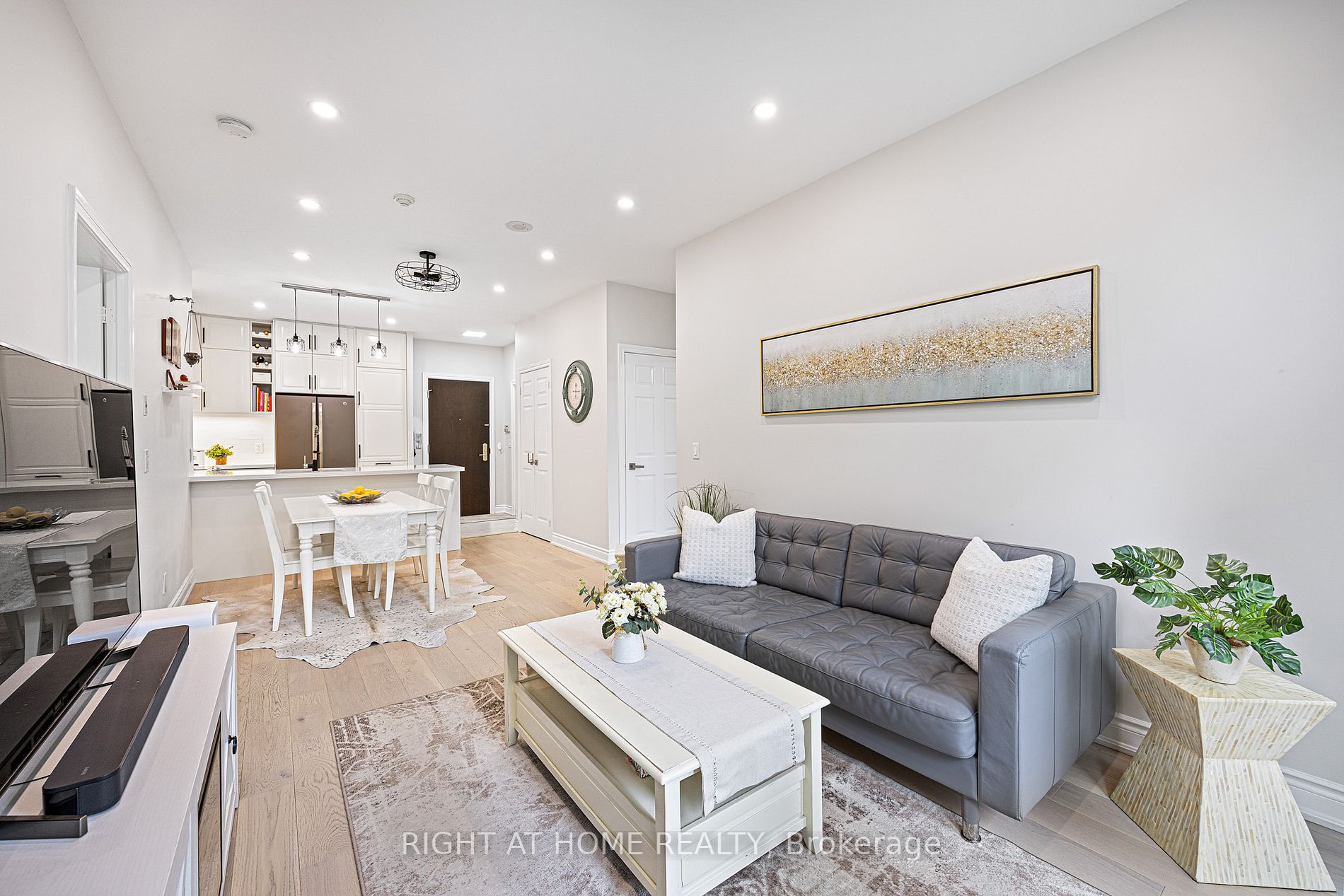 1135 Royal York Rd, #103
