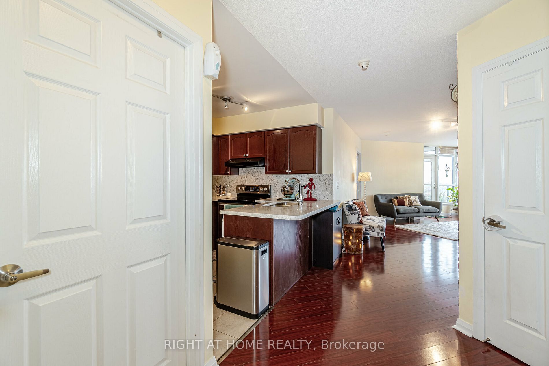 220 Forum Dr, #1501